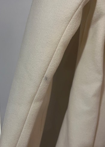 Fırfırlı Beyaz Kaban - Görsel 4