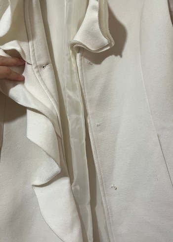 Fırfırlı Beyaz Kaban - Görsel 5