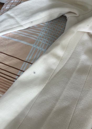 Fırfırlı Beyaz Kaban - Görsel 10