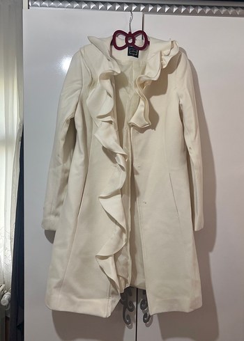 Fırfırlı Beyaz Kaban - Görsel 6