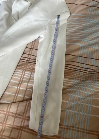 Fırfırlı Beyaz Kaban - Görsel 9