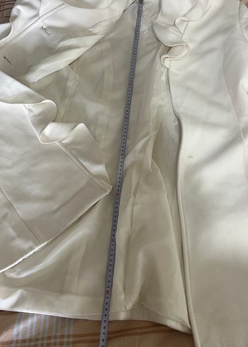 Fırfırlı Beyaz Kaban - Görsel 7