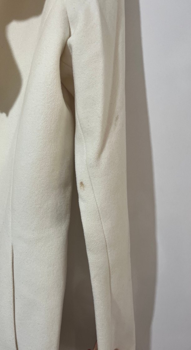 Fırfırlı Beyaz Kaban - Görsel 3