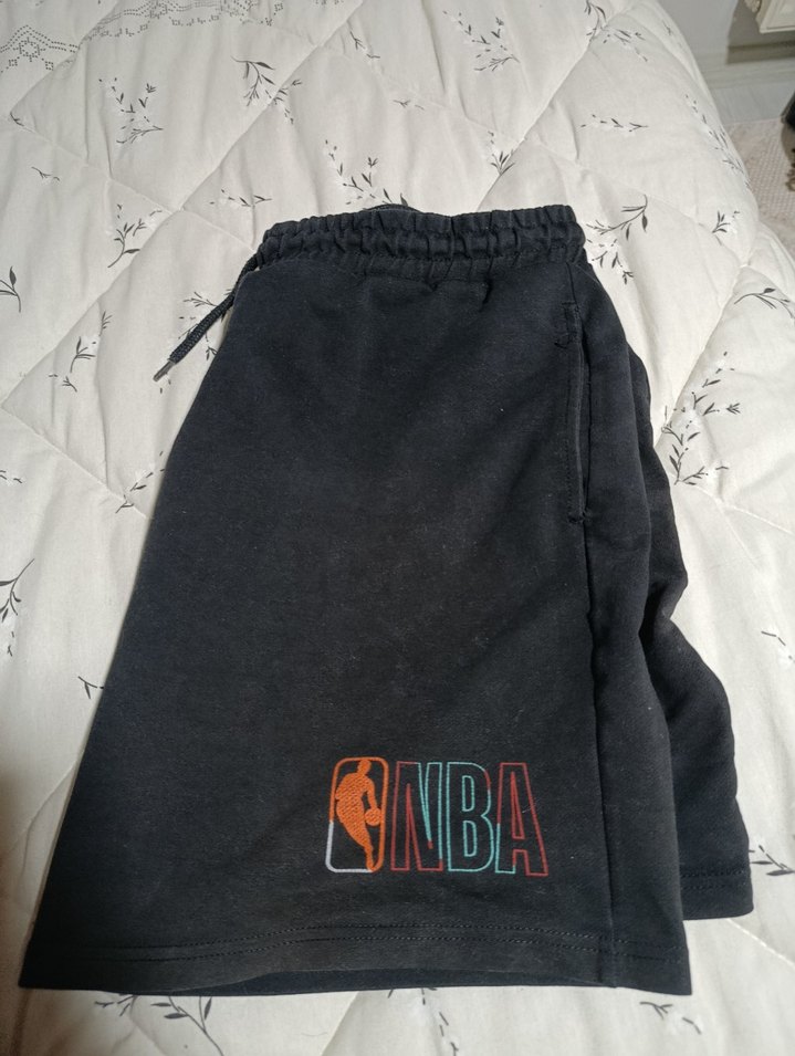 Siyah Nakışlı Rahat NBA Şort - Görsel 2