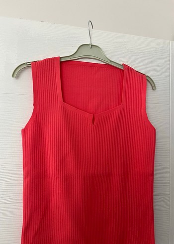 Kırmızı Piliseli V Yaka Kolsuz Mini Kadın crop