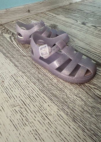 Kız Çocuk Mor Tokalı Kauçuk sandalet