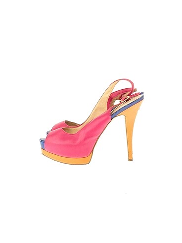 Guess Platform %70 İndirimli.