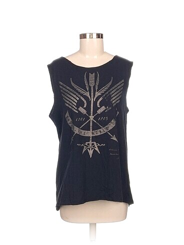 Guess T-shirt %70 İndirimli.