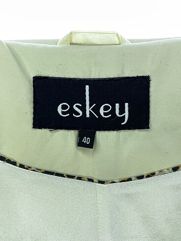 40 Beden çeşitli Renk Diğer Trenchcoat %70 İndirimli.