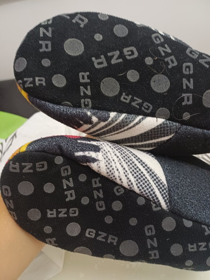 Çocuk Renkli Pop Kültürlü Sıcak Terlik - Görsel 2