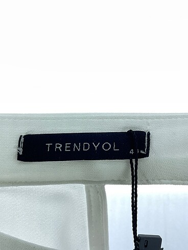 40 Beden beyaz Renk Trendyol & Milla Bluz %70 İndirimli.