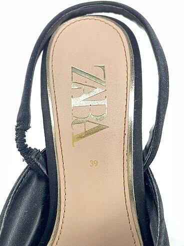 39 Beden siyah Renk Zara Stiletto %70 İndirimli.
