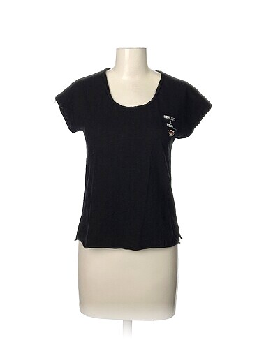 Diğer T-shirt %70 İndirimli.