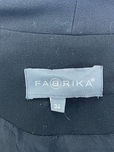 34 Beden siyah Renk Fabrika Blazer %70 İndirimli.
