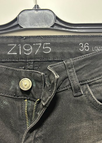 Düğmeli Siyah Baskılı Kadın Kot Pantolon - Görsel 3