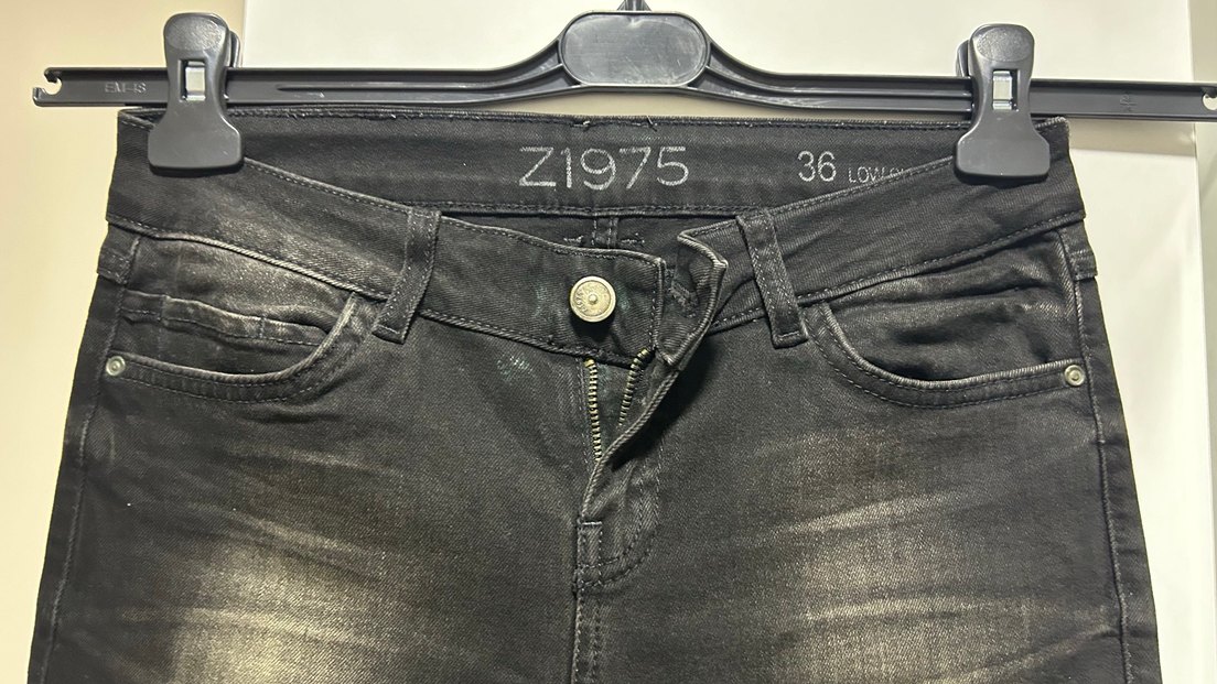 Düğmeli Siyah Baskılı Kadın Kot Pantolon - Görsel 2