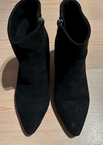 Siyah Süet Kısa Topuklu Kadın Bot - Görsel 2