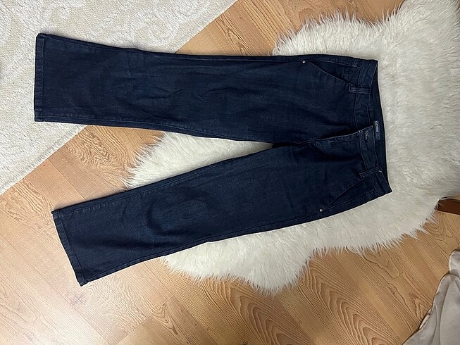 Yargıcı kot pantolon