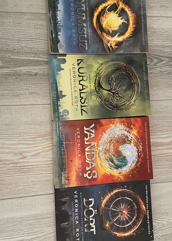 Uyumsuz Serisi (4 kitap)