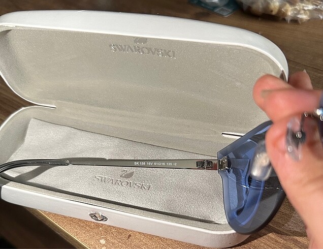 Beden mavi Renk SWAROVSKI güneş gözlüğü