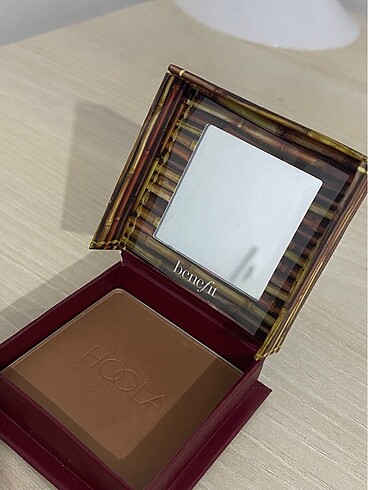 Benefit benefit hoola