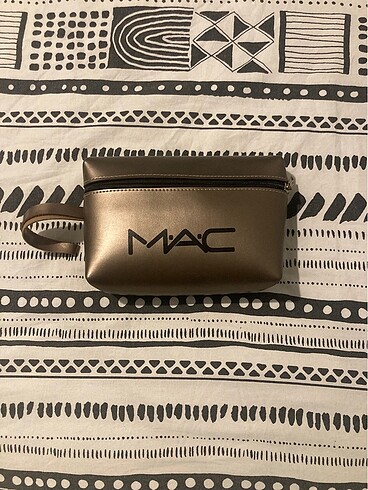 MAC makyaj çantası