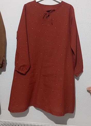 Küçük çiçek desenli özel dikim yaka bağlamalı tunik