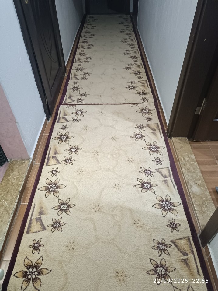 Kahverengi Çiçek Desenli Konvansiyonel Halı - Görsel 2