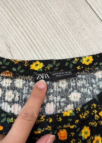 Zara Sarı Çiçek Desenli Tişört