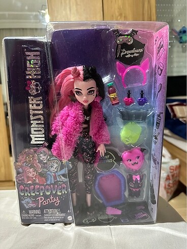 Beden Monster High Creepover Part Draculara