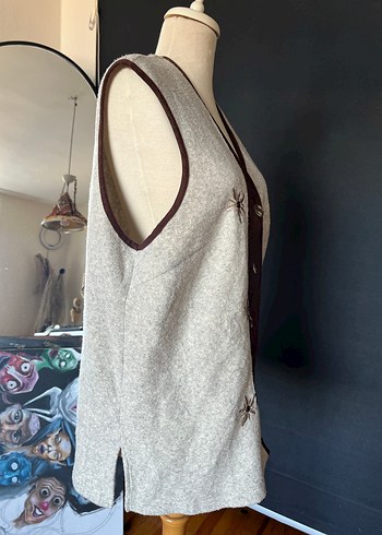 Düğmeli Nakışlı Bej Kadın Yelek - Görsel 4