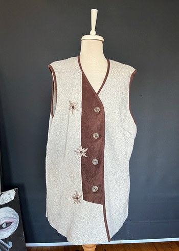 Düğmeli Nakışlı Bej Kadın Yelek - Görsel 2