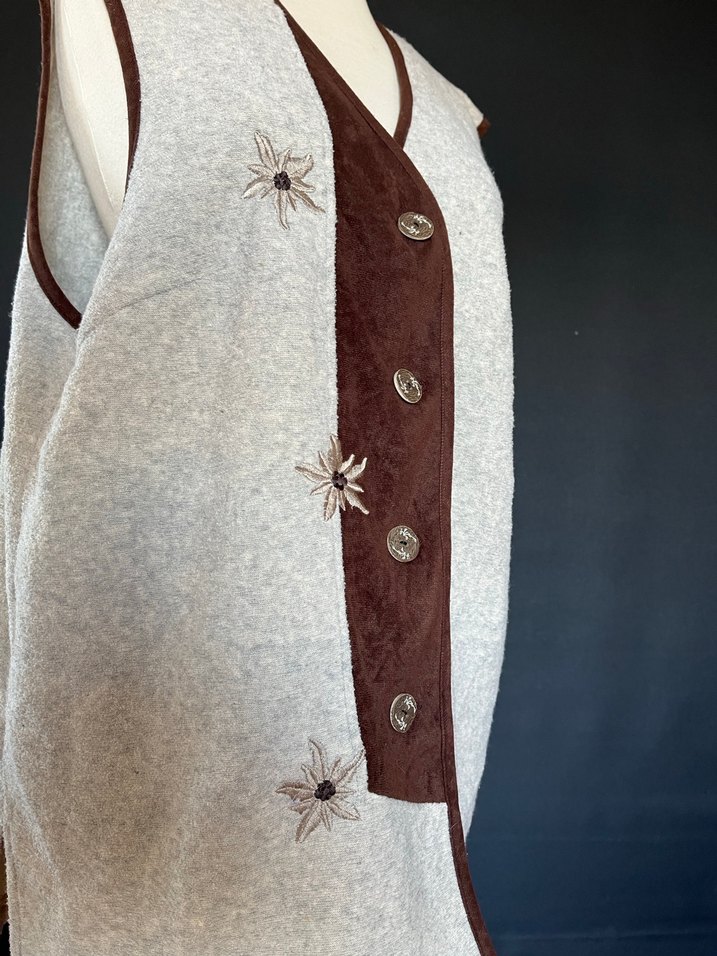 Düğmeli Nakışlı Bej Kadın Yelek - Görsel 5