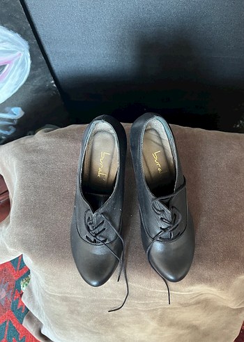 Siyah Deri Topuklu Klasik Kadın Ayakkabı - Görsel 4