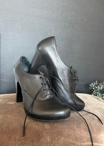 Siyah Deri Topuklu Klasik Kadın Ayakkabı - Görsel 2