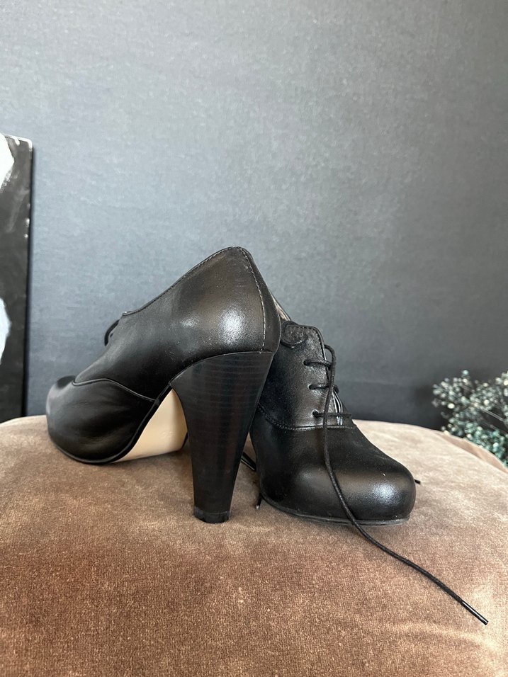 Siyah Deri Topuklu Klasik Kadın Ayakkabı - Görsel 3