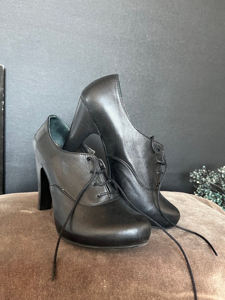 Siyah Deri Topuklu Klasik Kadın Ayakkabı - Görsel 2