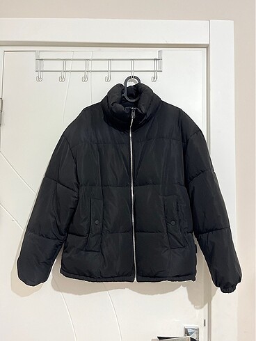 pull and bear siyah şişme mont