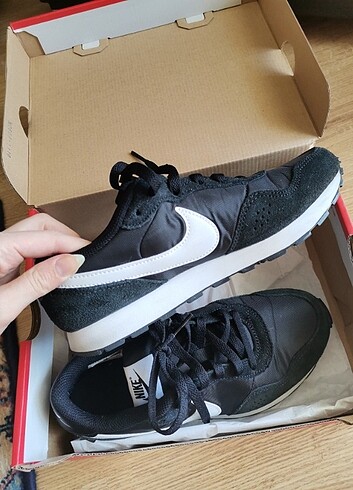 NİKE MD RUNNER KADIN SPOR AYAKKABI