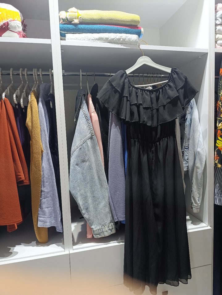 Volan Detaylı Siyah Uzun Elbise - Görsel 3