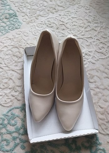 Diğer Bej Stiletto Topuklu Kadın Ayakkabı