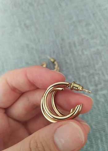 Beden Altın Renkli Mini Elastik Küpe