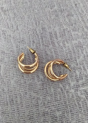 Diğer Altın Renkli Mini Elastik Küpe