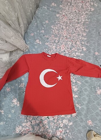 Bayraklı tişort
