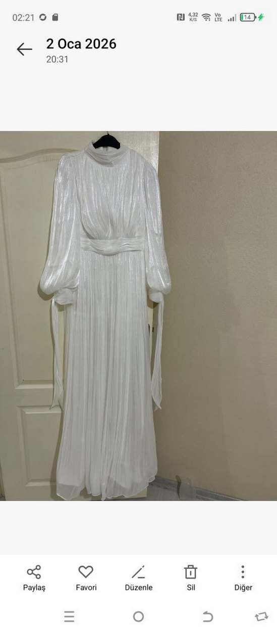 Uzun Beyaz Bohem Tarzı Gelinlik - Görsel 5