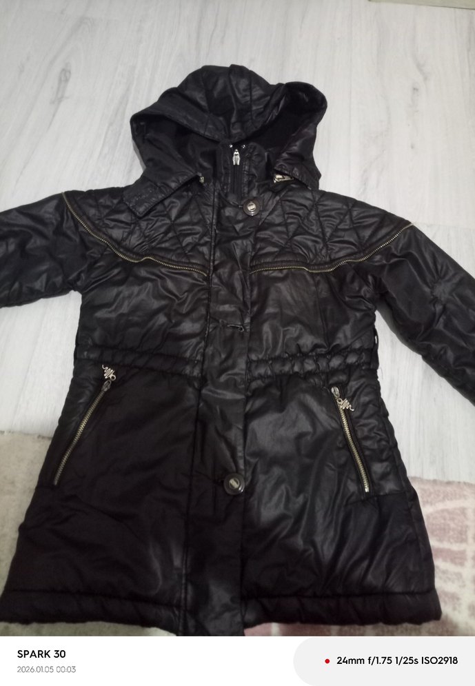 Siyah Kapüşonlu Kadın Mont Fermuarlı - Görsel 2