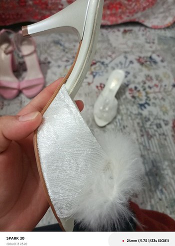 Beyaz Tüylü Dolgu Topuklu Kadın Terlik - Görsel 6