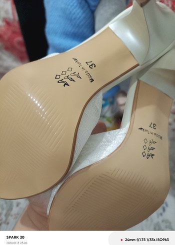 Beyaz Tüylü Dolgu Topuklu Kadın Terlik - Görsel 7