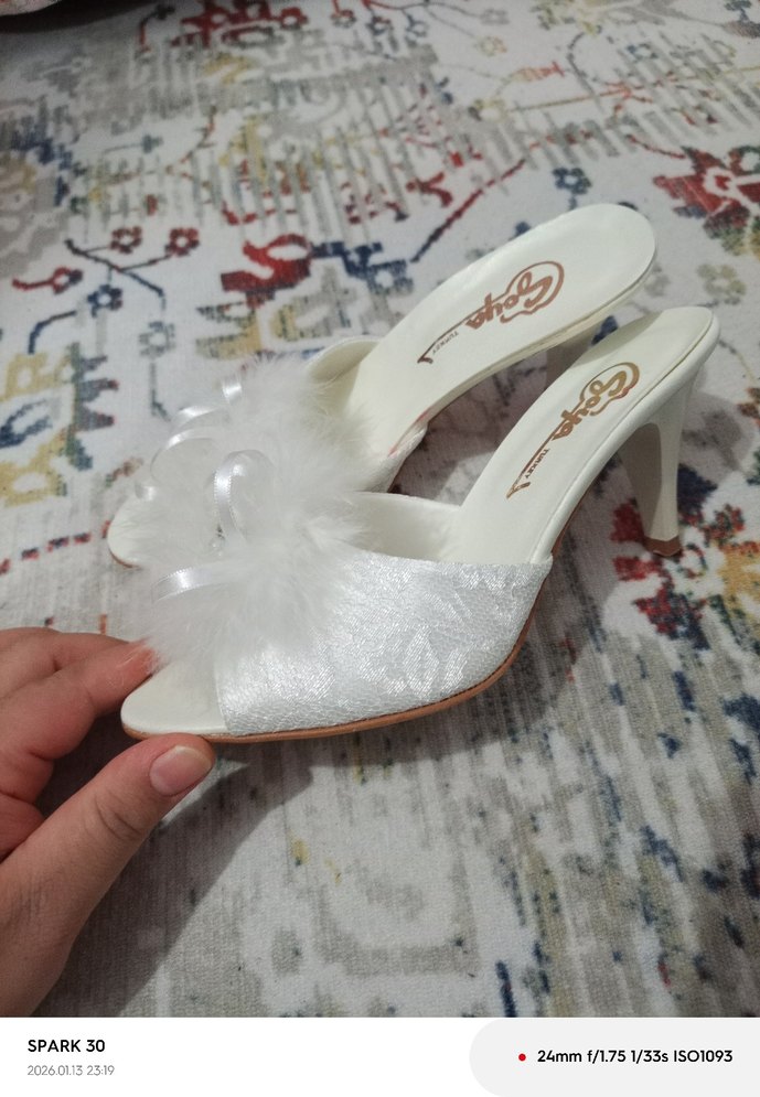 Beyaz Tüylü Dolgu Topuklu Kadın Terlik - Görsel 3