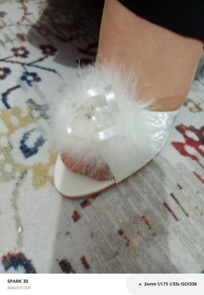 Beyaz Tüylü Dolgu Topuklu Kadın Terlik - Görsel 2